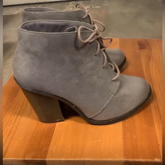 Call it Spring Ankle Lace Up Ankle Booties Stacked heel, grey faux suede Size 7 - Picture 16 of 16
